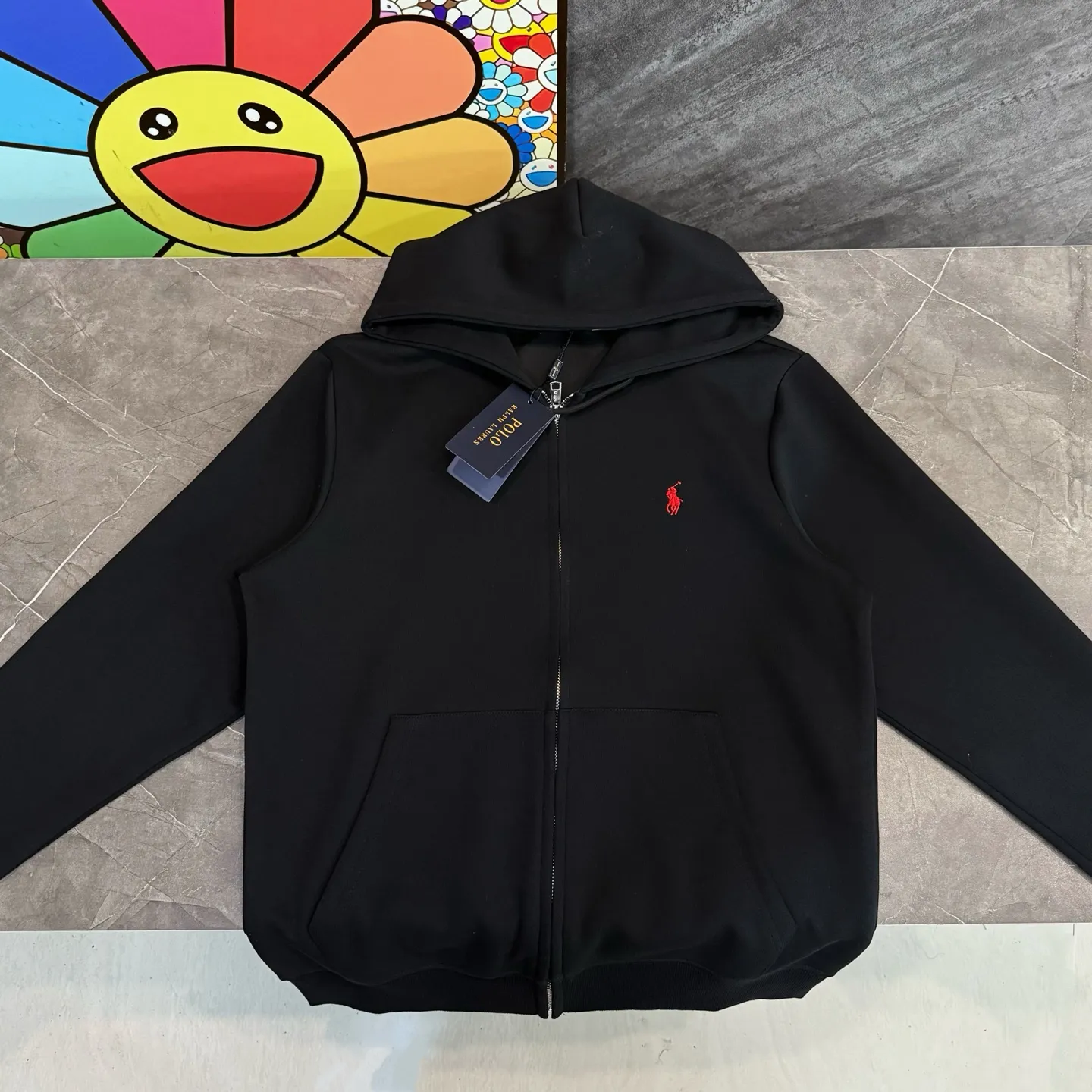 P250 model number Y126 Raff embroidered small label hooded jacket. Official website new limited edition jacket. Multiple designs. Fundraising for half a month. Made with conscience. 420g air layer composite fabric. Imported machine full classic embroidery small label. Large factory flow workmanship. Neat and orderly stitching. Loose os version. Versatile style. Couple style. Tag. Hanging grain. Washed. Main wheat. Packaging. Full set of accessories. 📦 All details are real shots without beauty filters. Feel free to buy📷 colour: black navy size: s m l xl